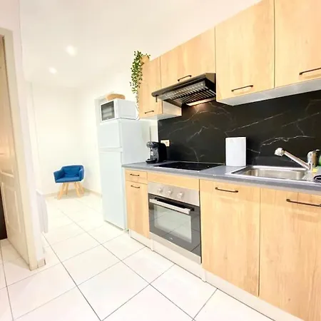 T1 Au Cœur De Nîmes